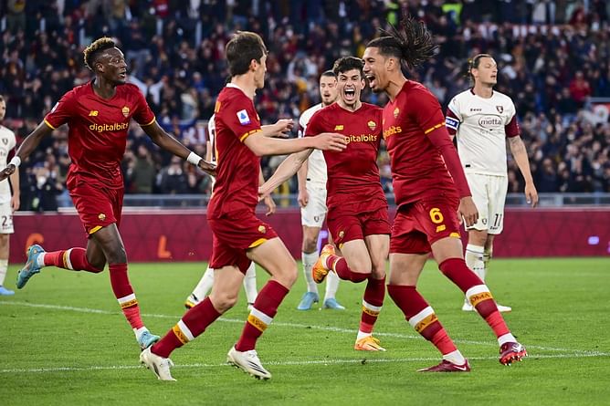 Mourinho and Roma leave it late against Salernitana to keep European hopes alive