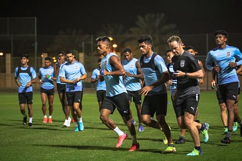 Mumbai City FC players training ahead of their all-important clash against Al-Shabab FC. (Image Courtesy: Twitter/MumbaiCityFC)