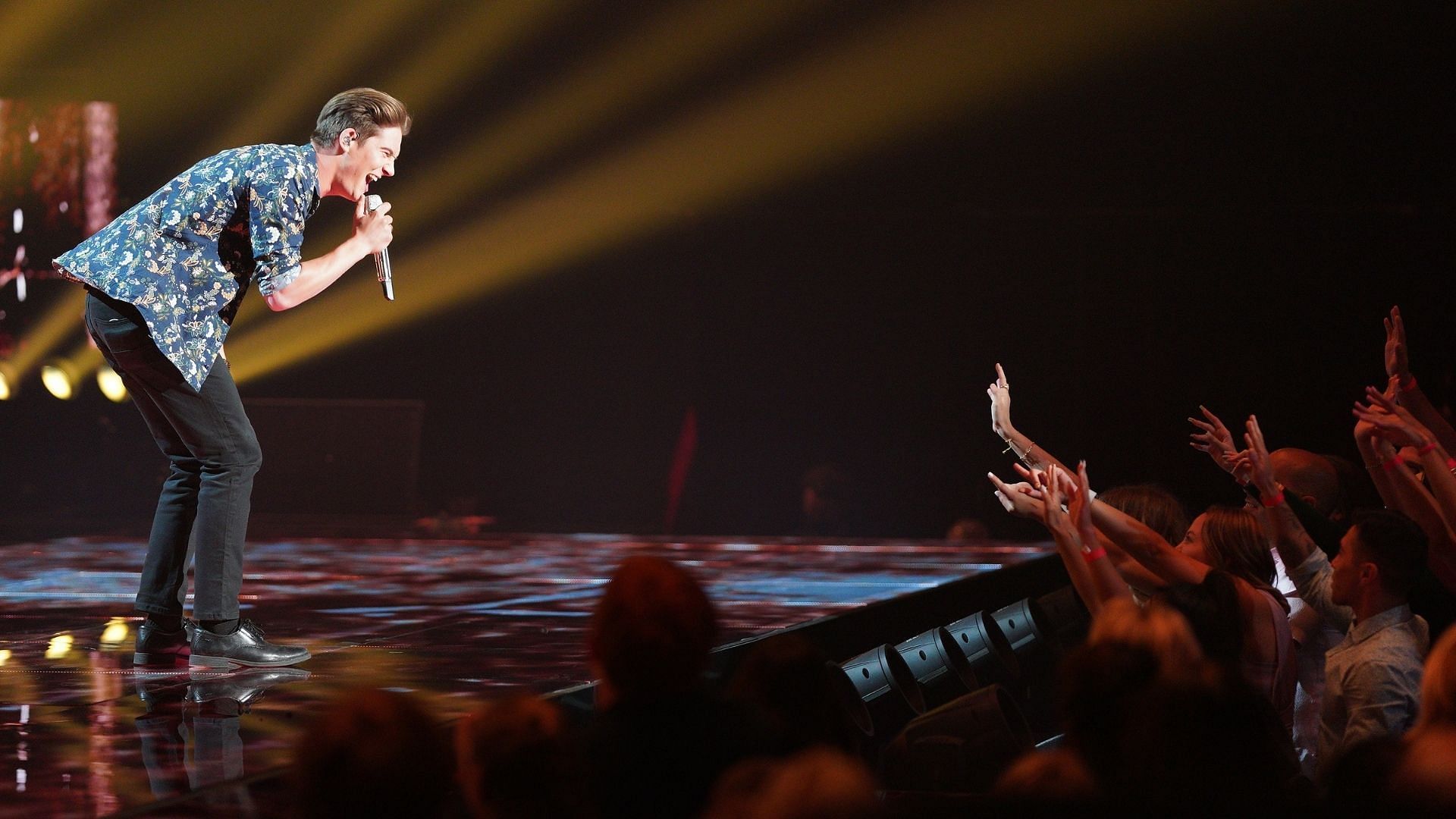 Cameron Whitcomb gets into the danger zone on American Idol (Image via Christopher Willard/ABC)