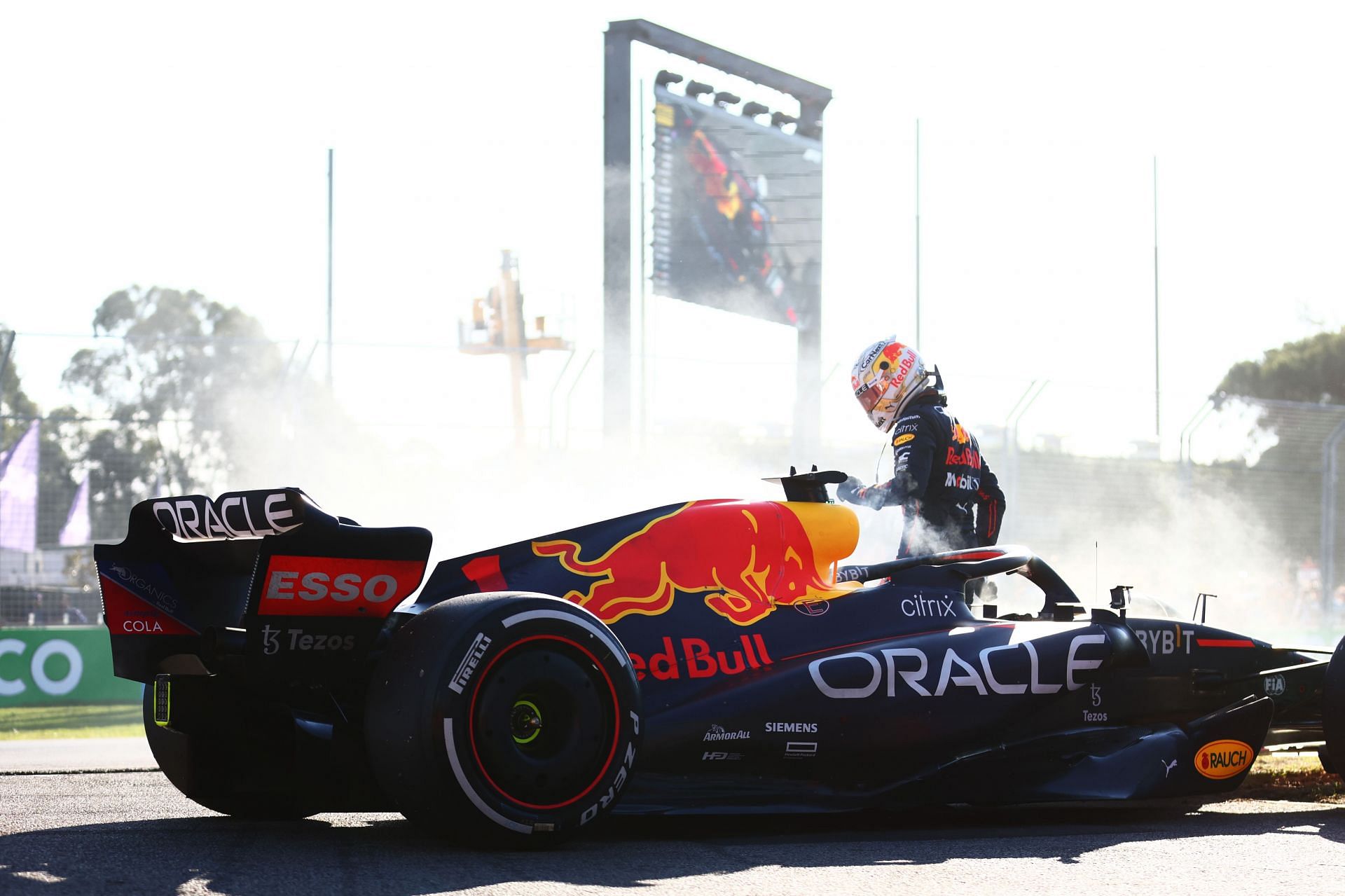 Max Verstappen retires from the F1 Grand Prix of Australia