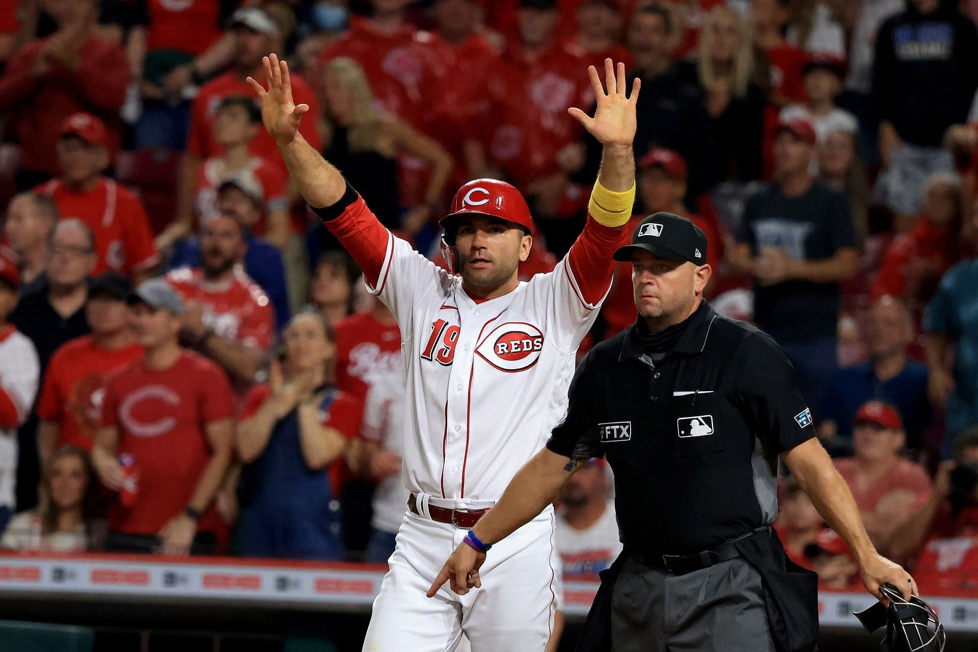 Joey Votto Sends Hilarious Tweet After Season-Ending Surgery