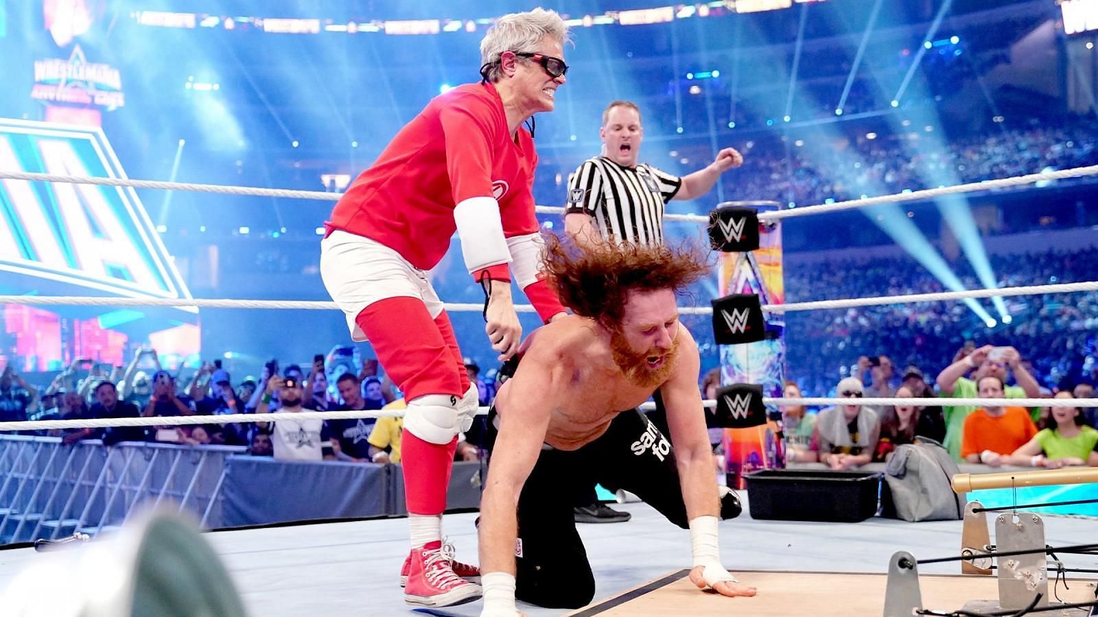 Johnny Knoxville defeated Sami Zayn on Night 2 of WrestleMania 38