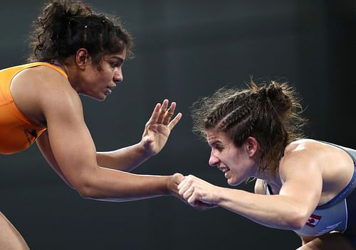 A file photo of India's Sakshi Malik (left) in action. (PC: Getty Images)