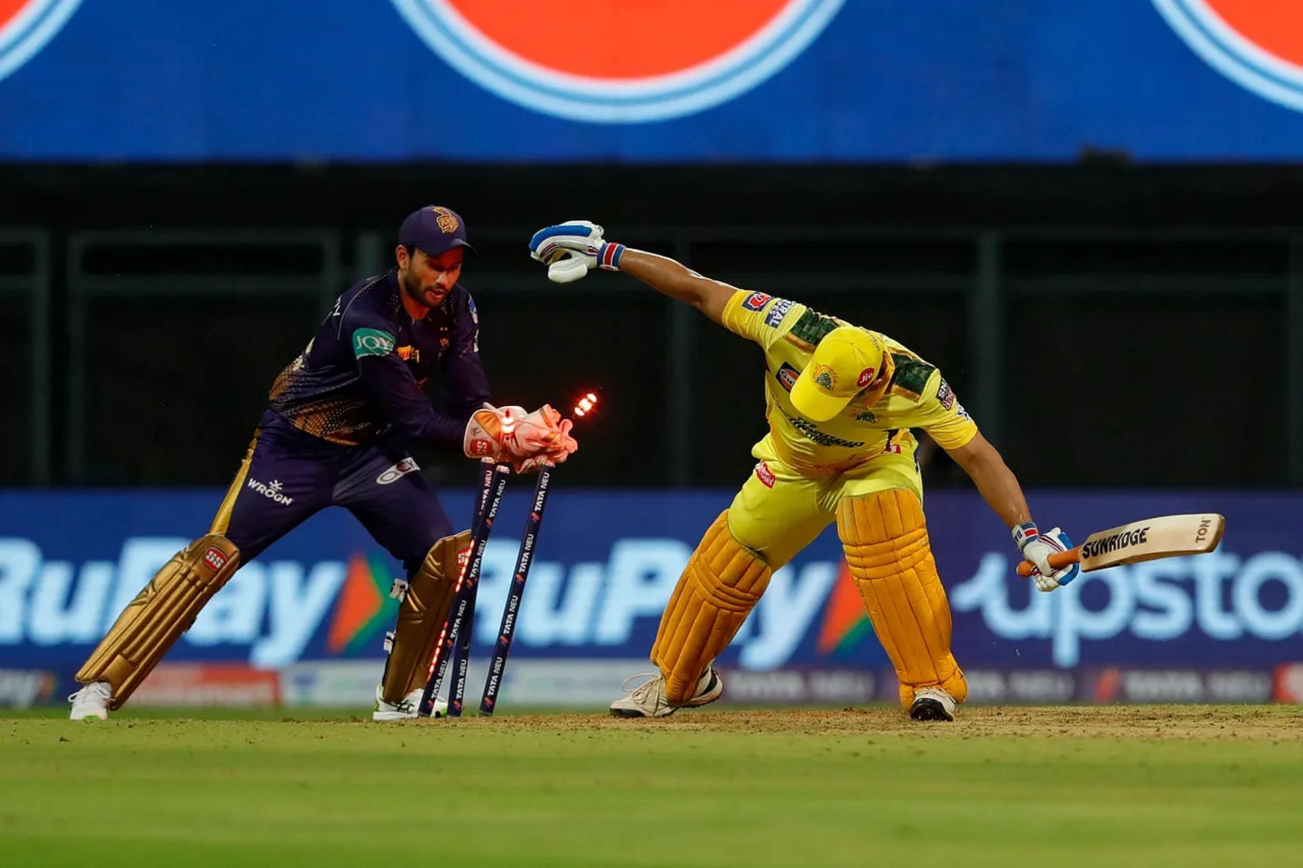 KKR&rsquo;s Sheldon Jackson tries to stump CSK&rsquo;s MS Dhoni during the opening match of IPL 2022. Although Dhoni remained unbeaten on 50, Chennai ultimately lost the game.