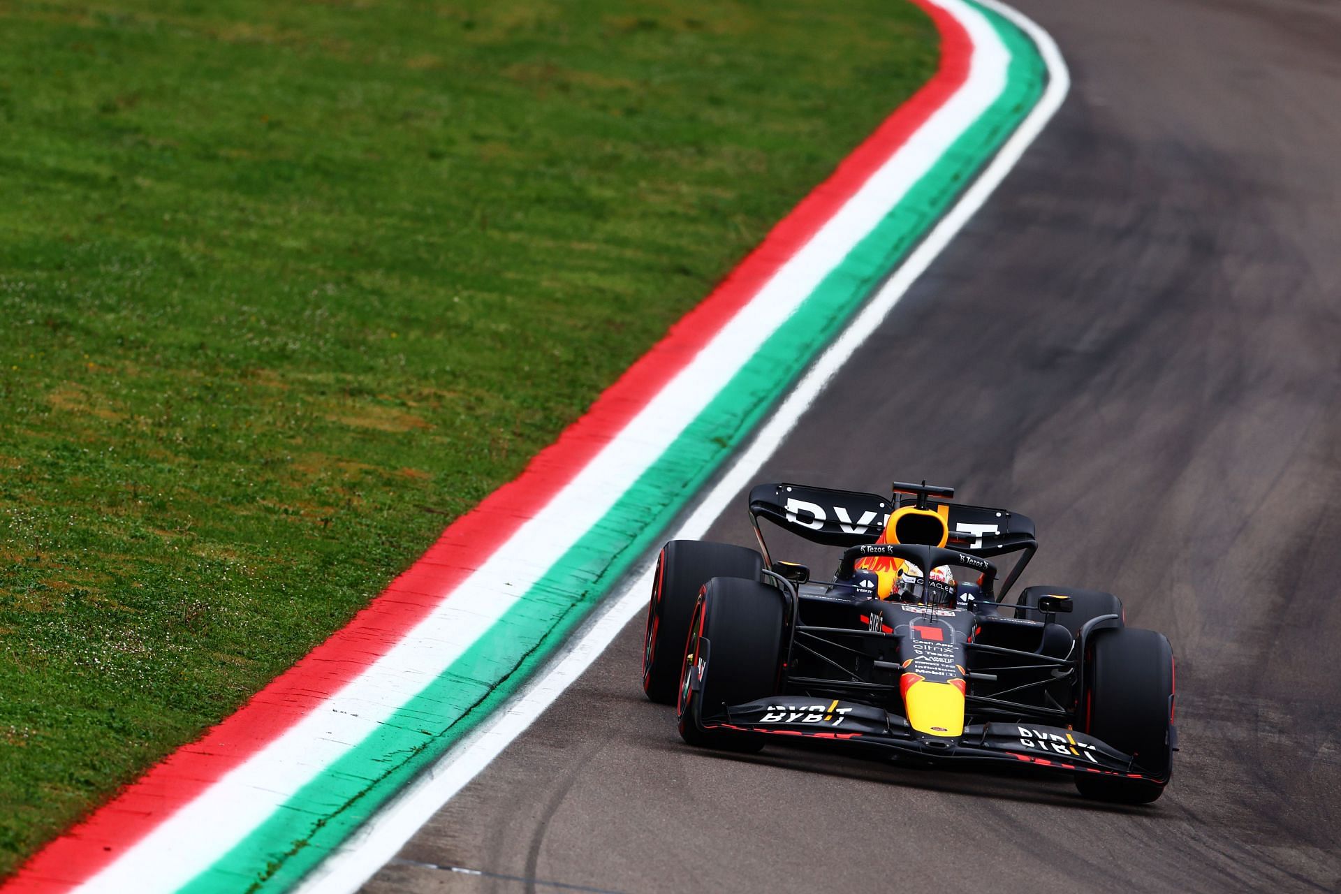 Max Verstappen in action during qualifying for the 2022 F1 Imola GP. (Photo by Mark Thompson/Getty Images)