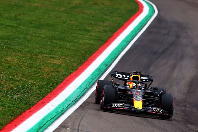 "Verstappen held his nerve" - Former driver in awe of Max Verstappen's ability in the rain after 2022 F1 Imola GP pole