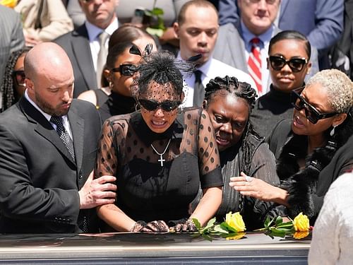 Kalabrya Gondrezick-Haskins crying over the casket of her late husband. Source: TMZ