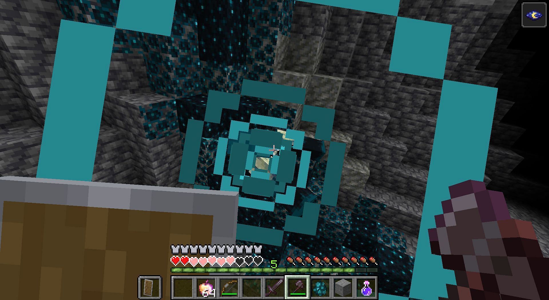 The attack does 5 hearts of damage (Image via Minecraft snapshot 22w17a)