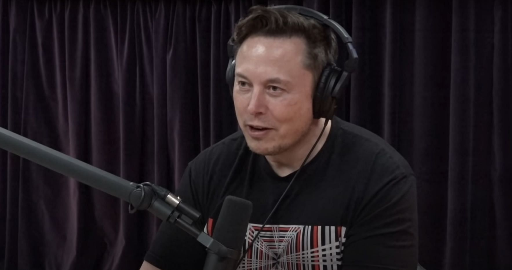 Elon Musk on Joe Rogen&#039;s Podcast (Image via PowerfulJRE/YouTube)