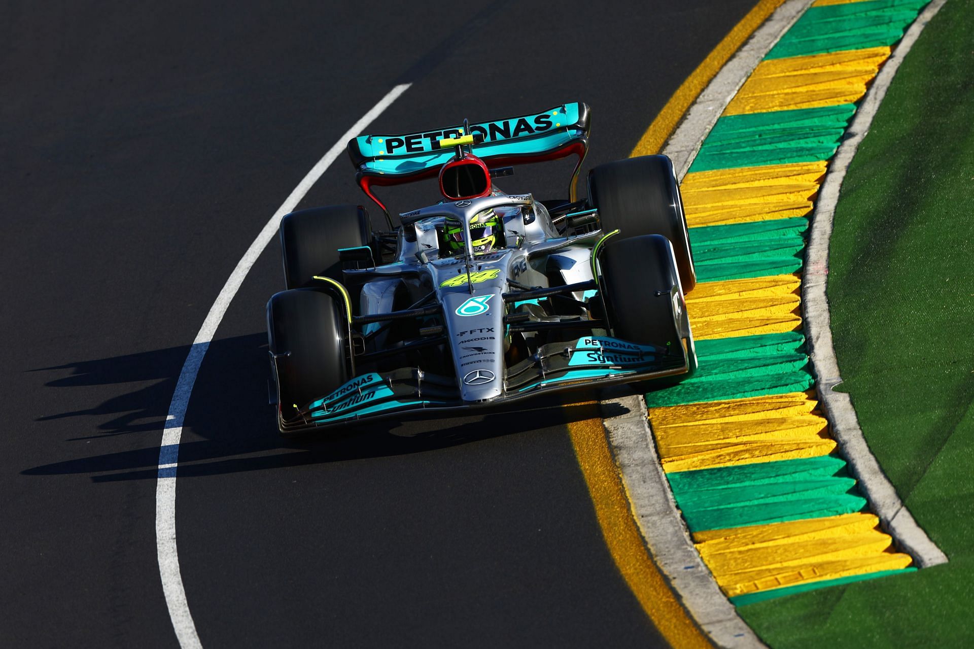 Lewis Hamilton drives the Mercedes W13 around Albert Park during the 2022 F1 Australian GP (Photo by Mark Thompson/Getty Images)