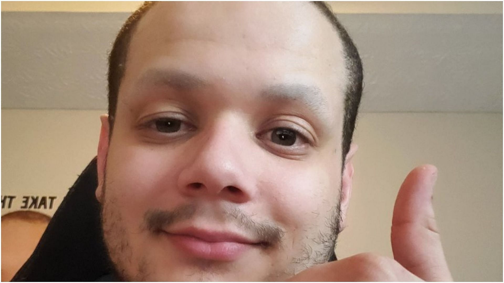 Erobb&#039;s fans troll him by making him the top Google result for ugliest man in Texas (Image via Erobb/Twitter)