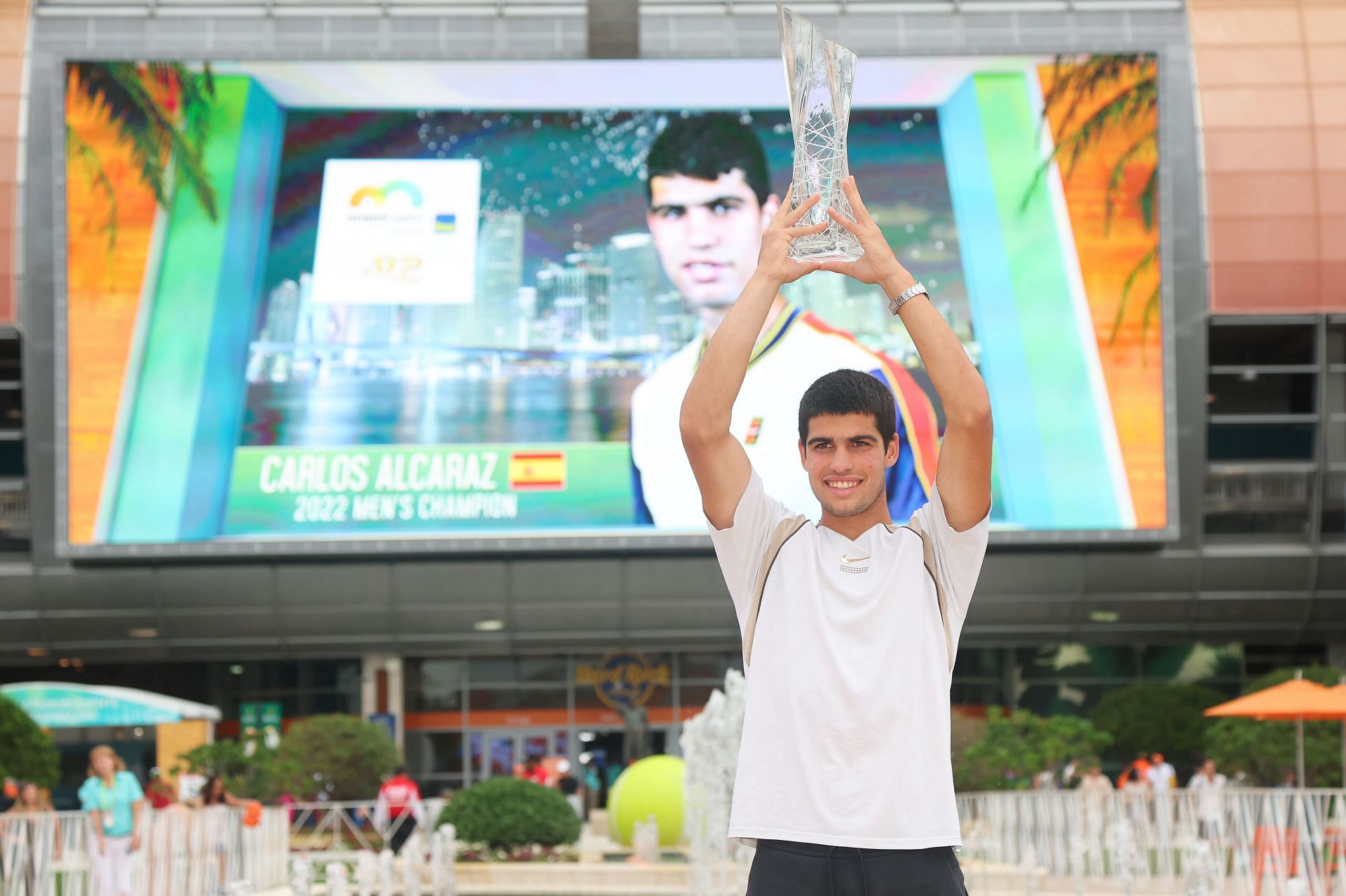 Carlos Alcaraz celebrates with the Butch Buchholz Trophy after winning the 2022 Miami Open