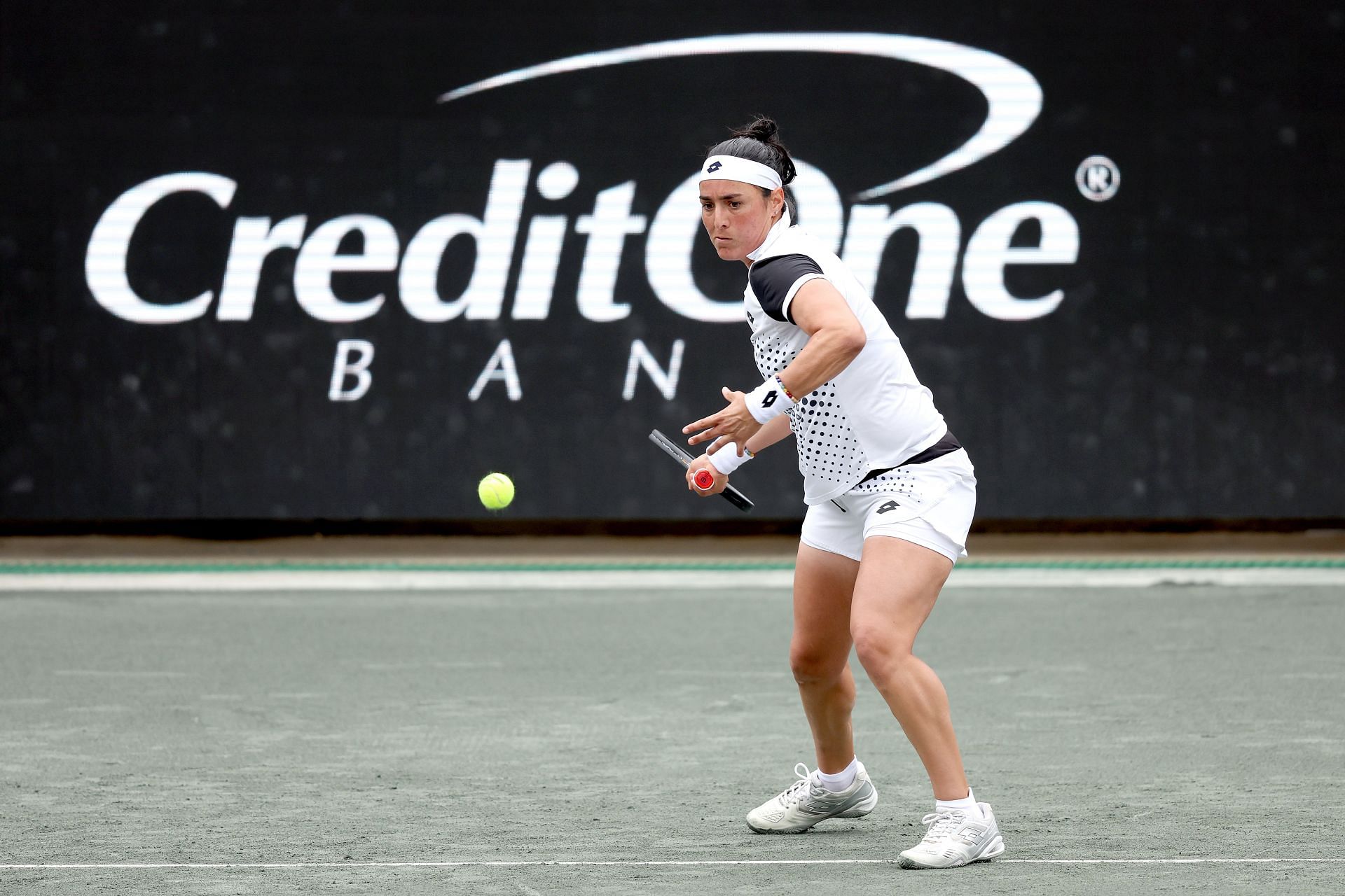 Ons Jabeur vence Belinda Bencic e conquista o WTA 500 de