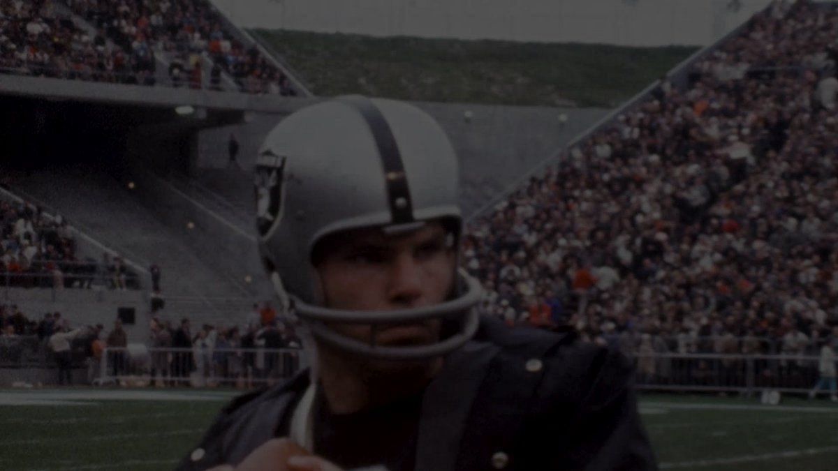 Las Vegas Raiders legend quarterback Daryle Lamonica honored at Las Vegas  draft