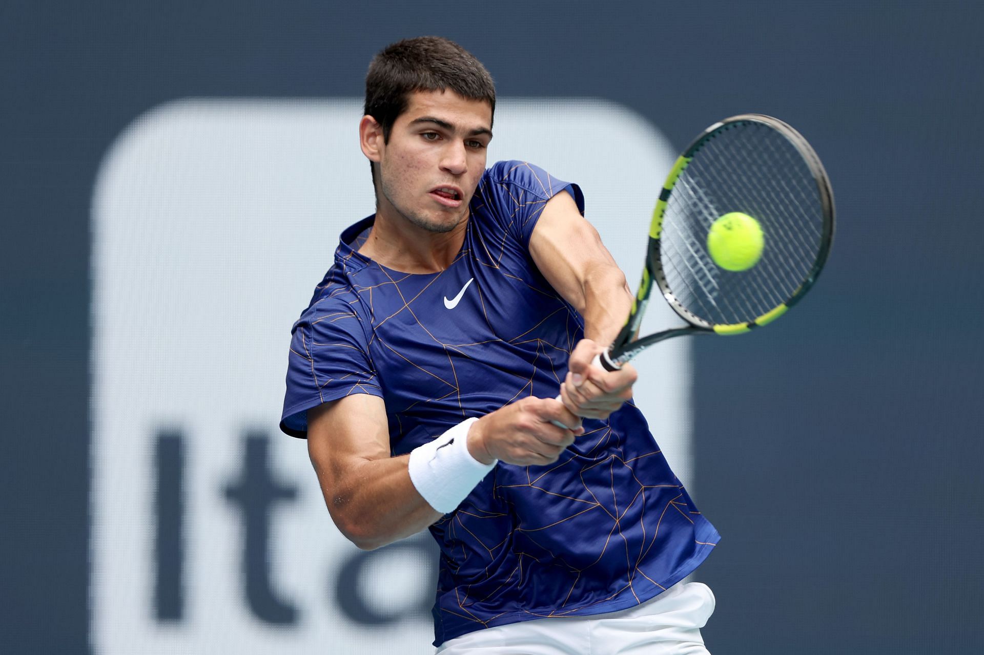 Carlos Alcaraz in action against Casper Ruud