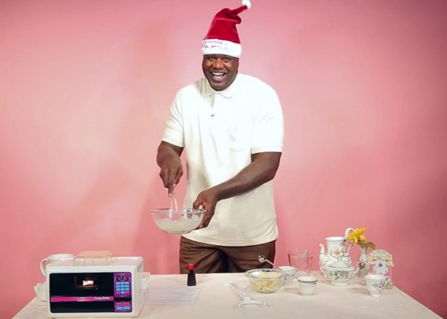 Shaquille O&#039;Neal in the kitchen. (Photo: Glamour)