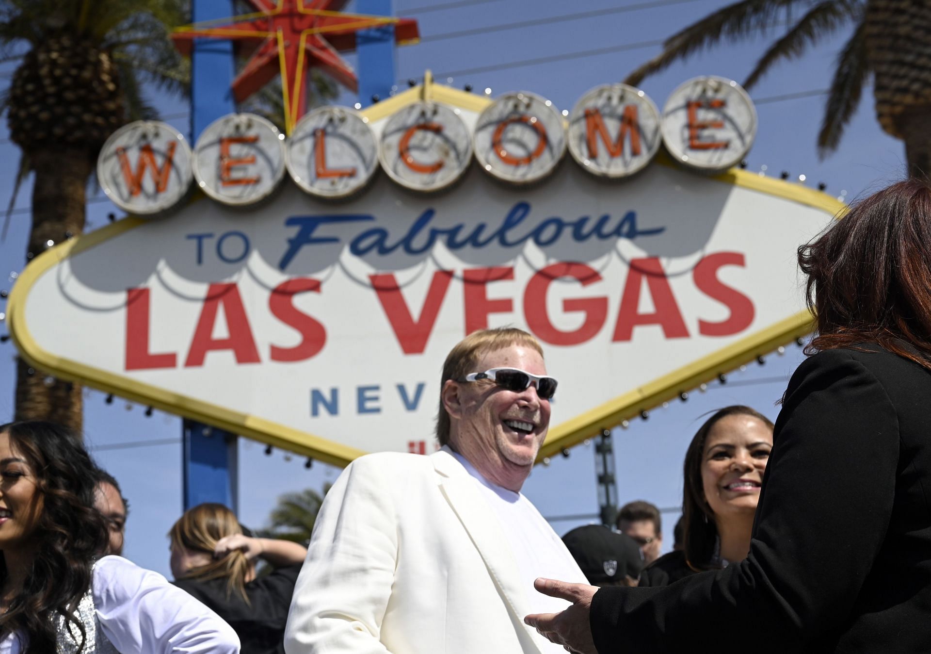 &#039;Welcome to Fabulous Las Vegas&#039; Sign Turns Silver And Black Ahead of 2022 NFL Draft