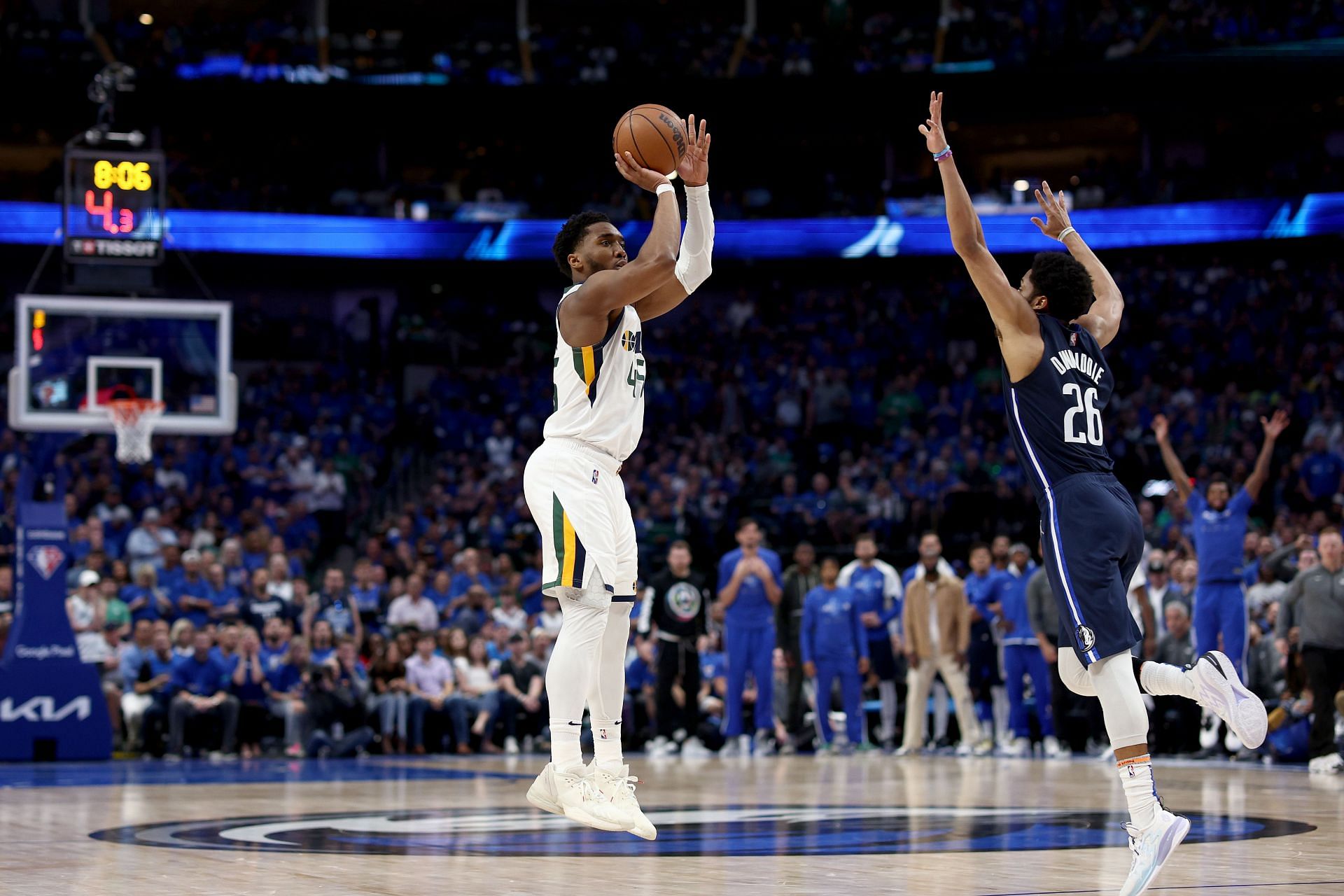 Donovan Mitchell and Utah Jazz will try and take a 2-0 lead Monday night vs. the Dallas Mavericks.