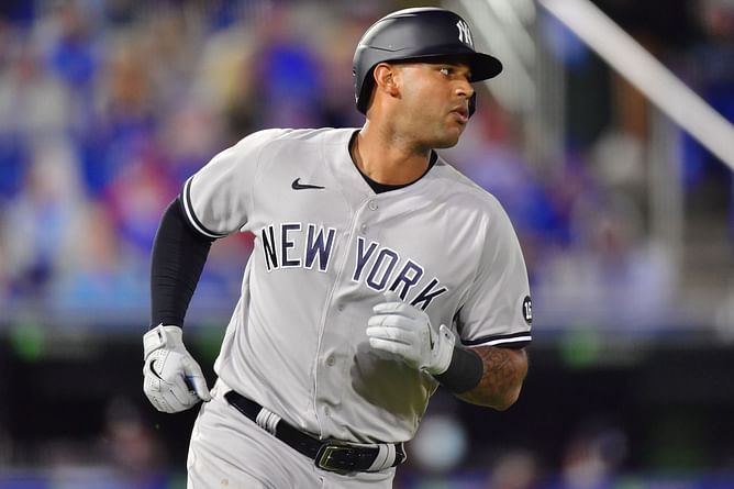 Watch: New York Yankees center fielder Aaron Hicks makes a hilarious blunder, loses shift card only to find it in the most unexpected place