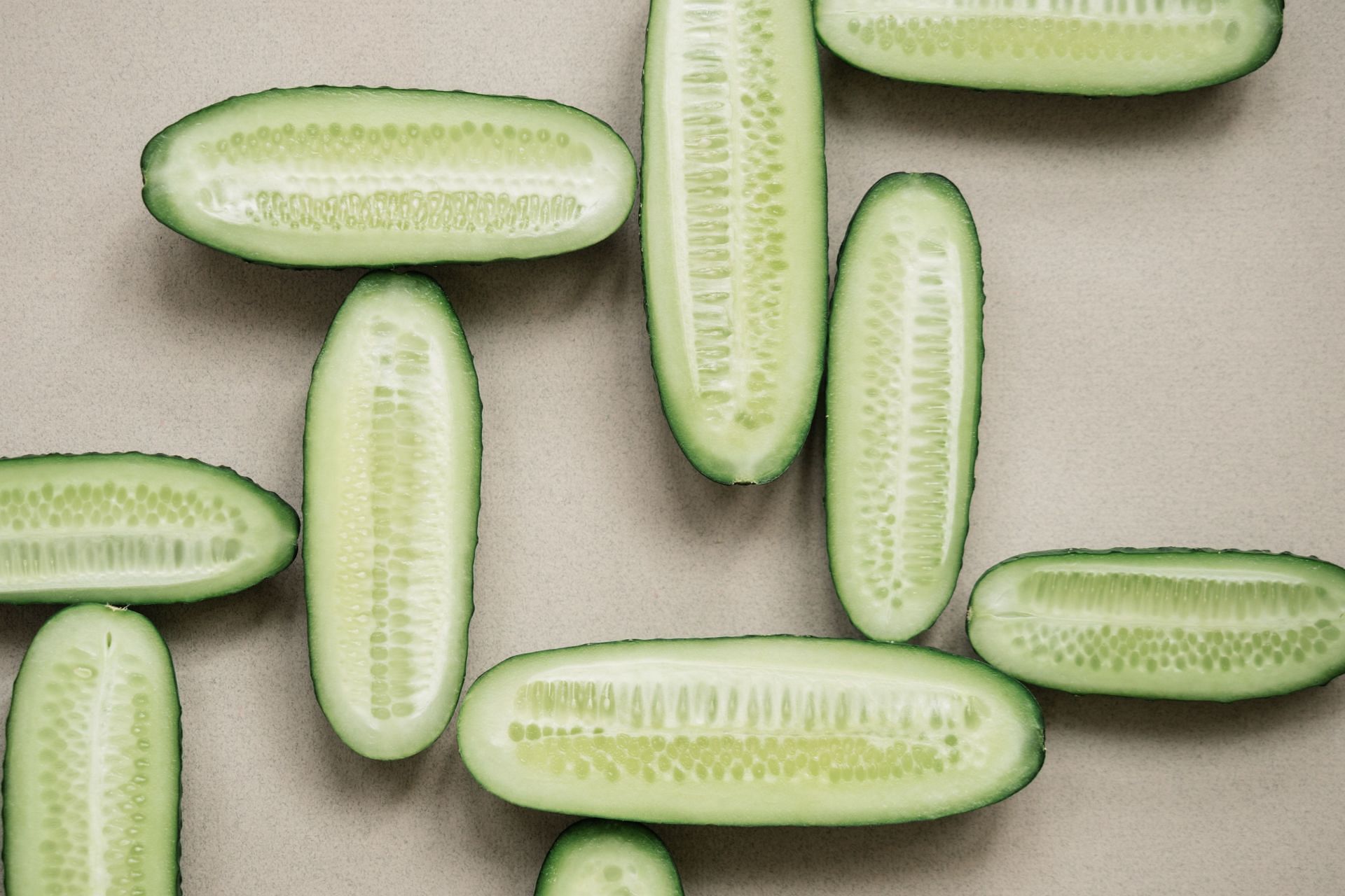 Cucumber is rich in antioxidant (Image via Pexels/Alena Darmel)