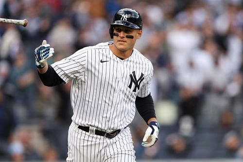 Anthony Rizzo scores a two-run home run against the Red Sox