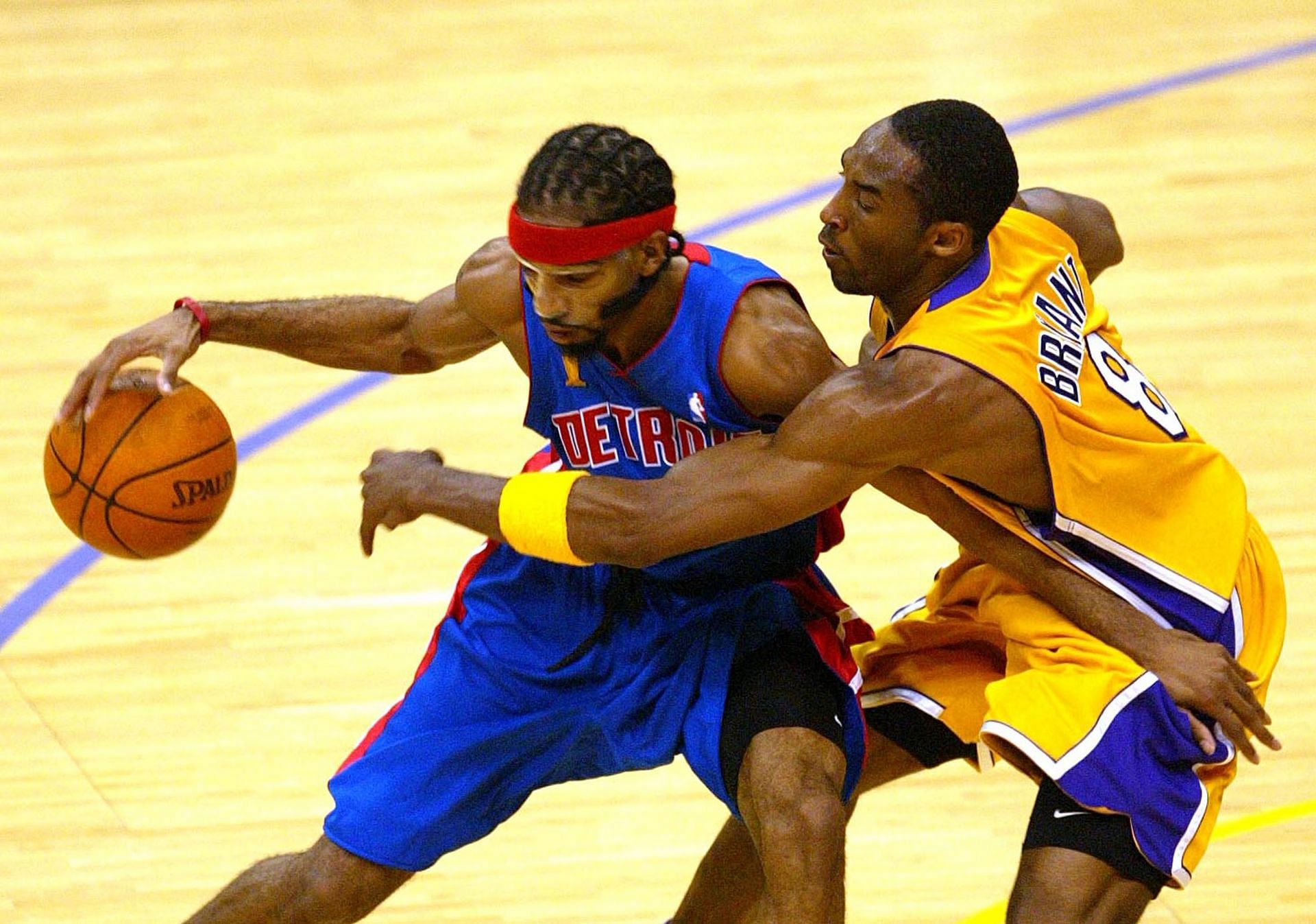 Kobe Byant and Richard Hamilton battle it out in Game 2 of the 2004 NBA Finals