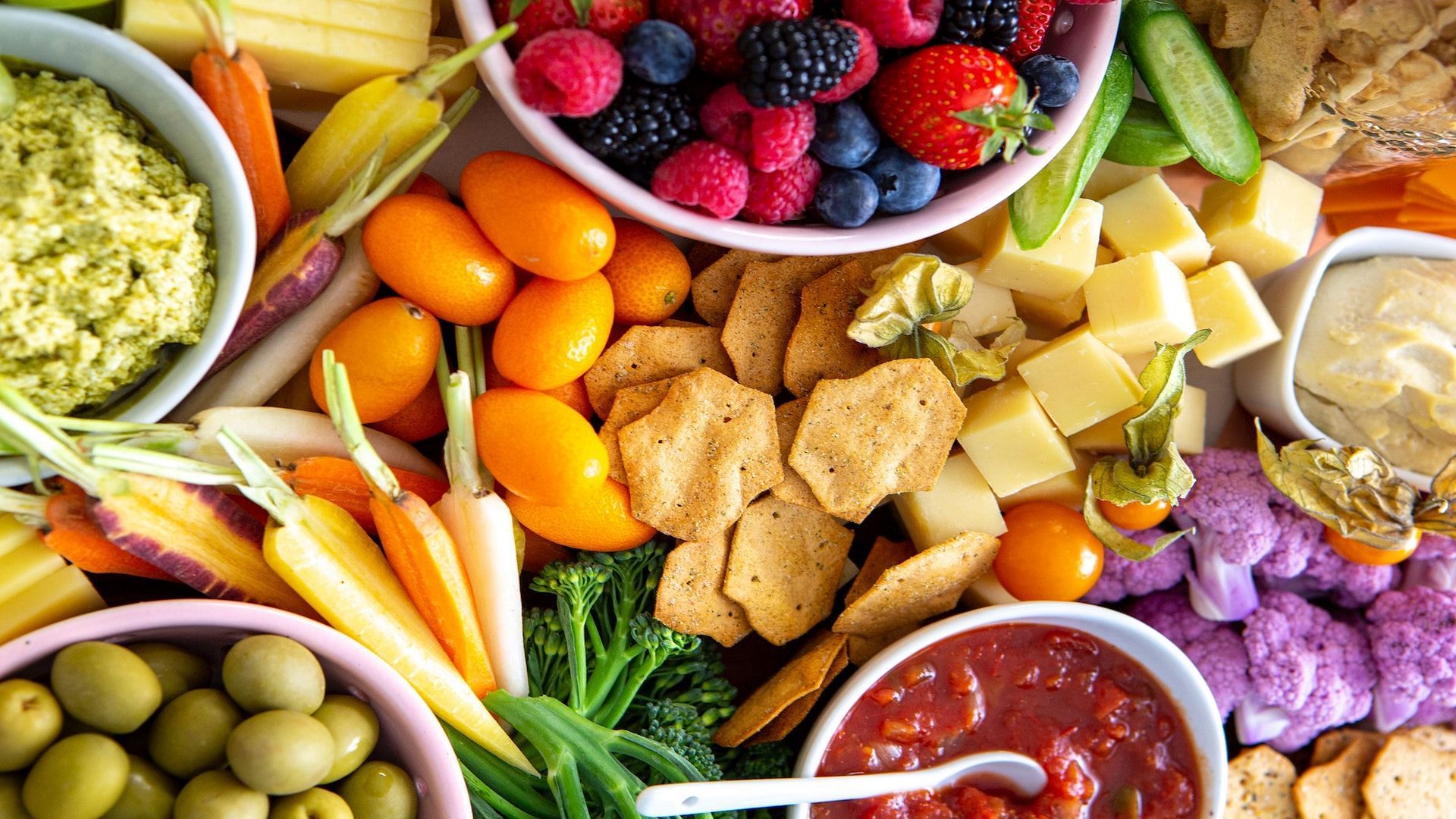 Healthy snack options are easy to make at home. Image via Unsplash/Marcin Skalij