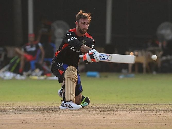 "The question arises, as professional players, how many matches can you flop?" - RP Singh on Glenn Maxwell's poor start to IPL 2022 for RCB