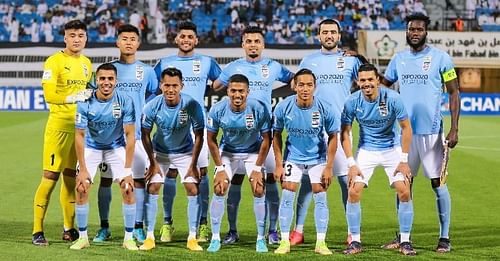 Mumbai City FC players pose for a group photo (Image Courtesy: Mumbai City FC Twitter)