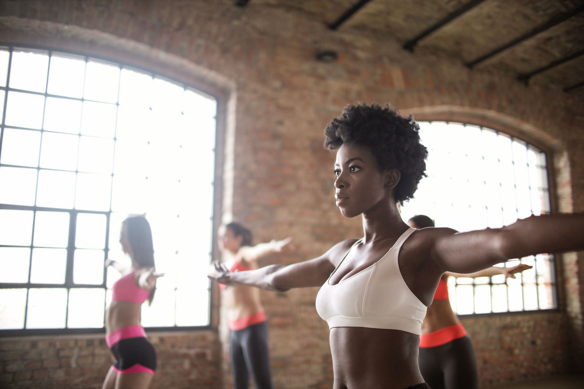 Warming up before weight training is crucial for muscles (Image via pexels/Andrea Piacquadio)