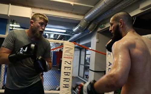 Alexander Gustafsson (left) and Khamzat Chimaev (right) (Image via Instagram @khamzat_chimaev)