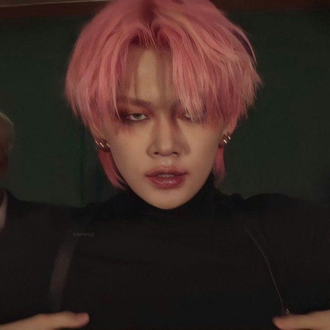 5 Kpop idols who made pink hair look good
