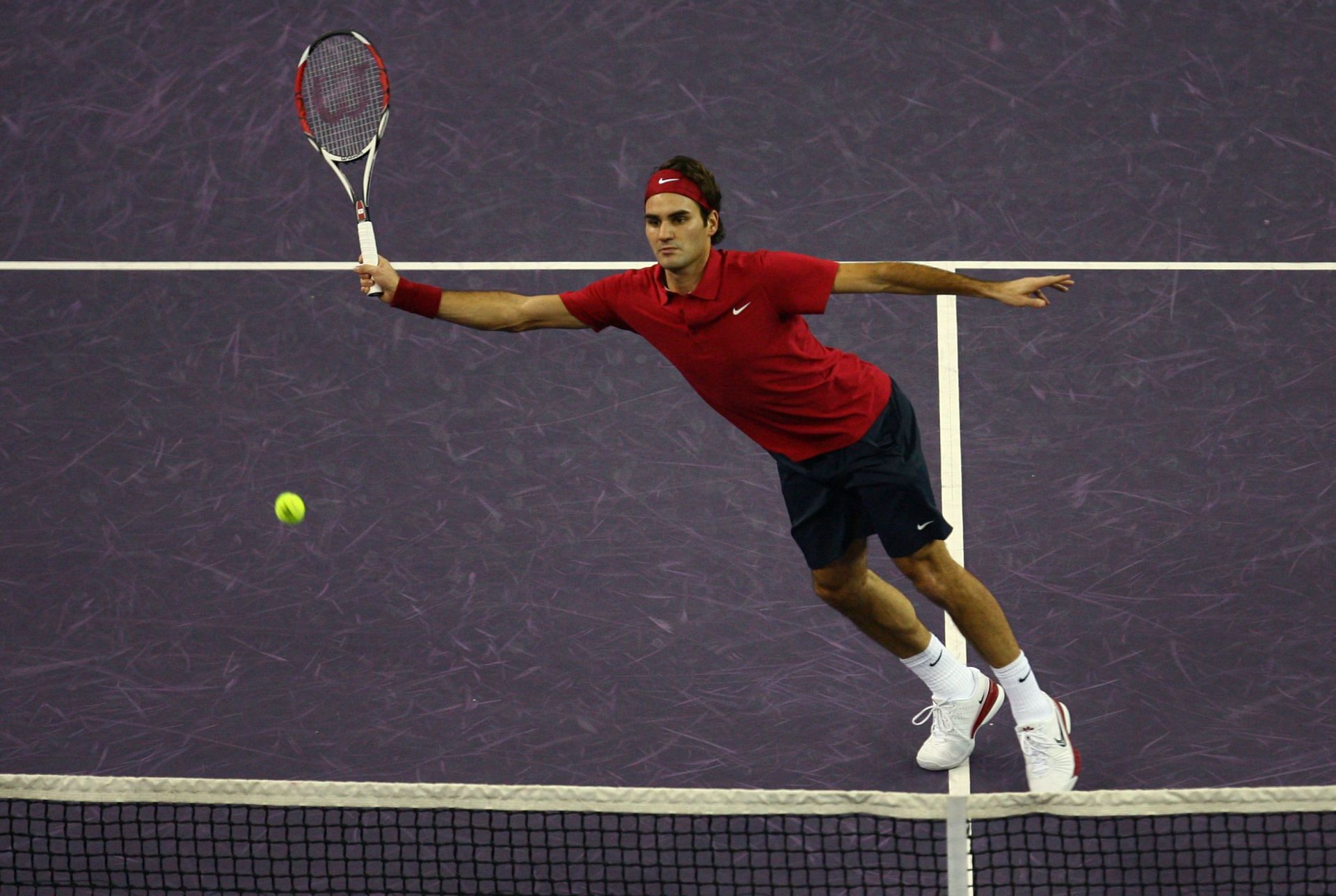 Roger Federer in action in the semifinals of the Tennis Masters Cup in Shanghai in 2009