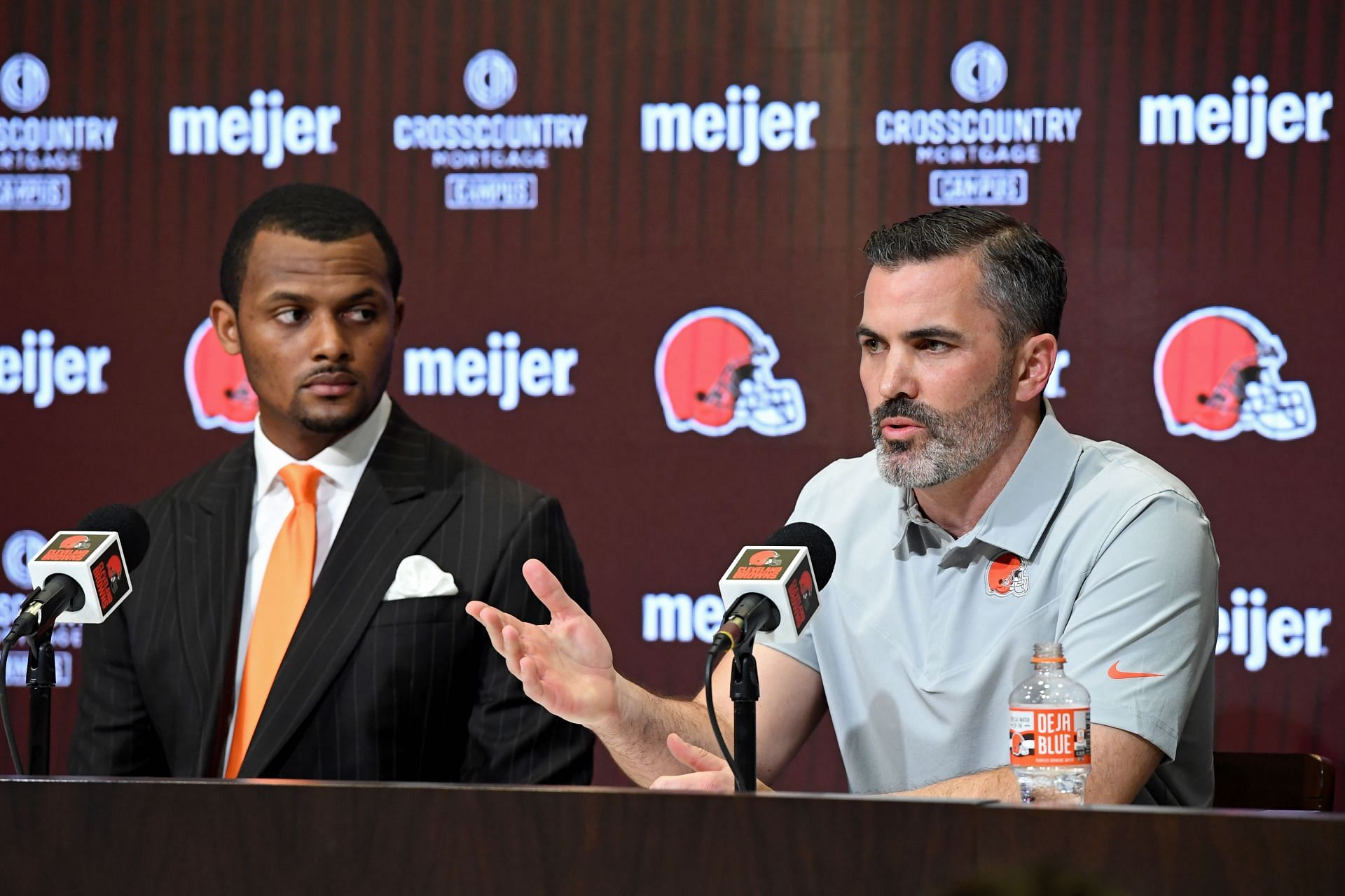 Cleveland Browns quarterback Deshaun Watson and head coach Kevin Stefanski