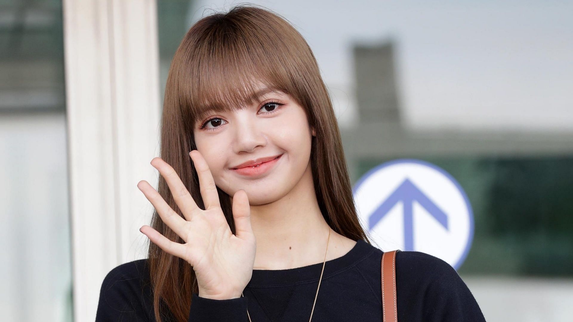 Take Notes On BLACKPINK Lisa's Recent Comfy Yet Cute Travel Look