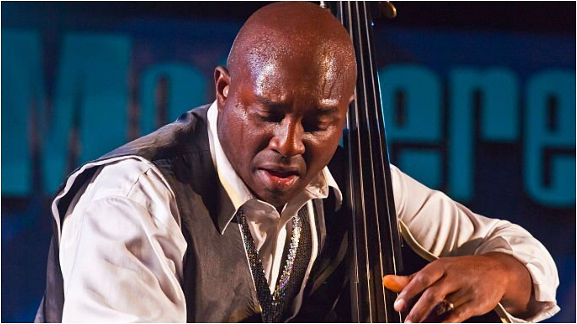 Charnett Moffett se presenta en el Garden Stage del Monterey Jazz Festival (Imagen a través de Craig Lovell/Getty Images)