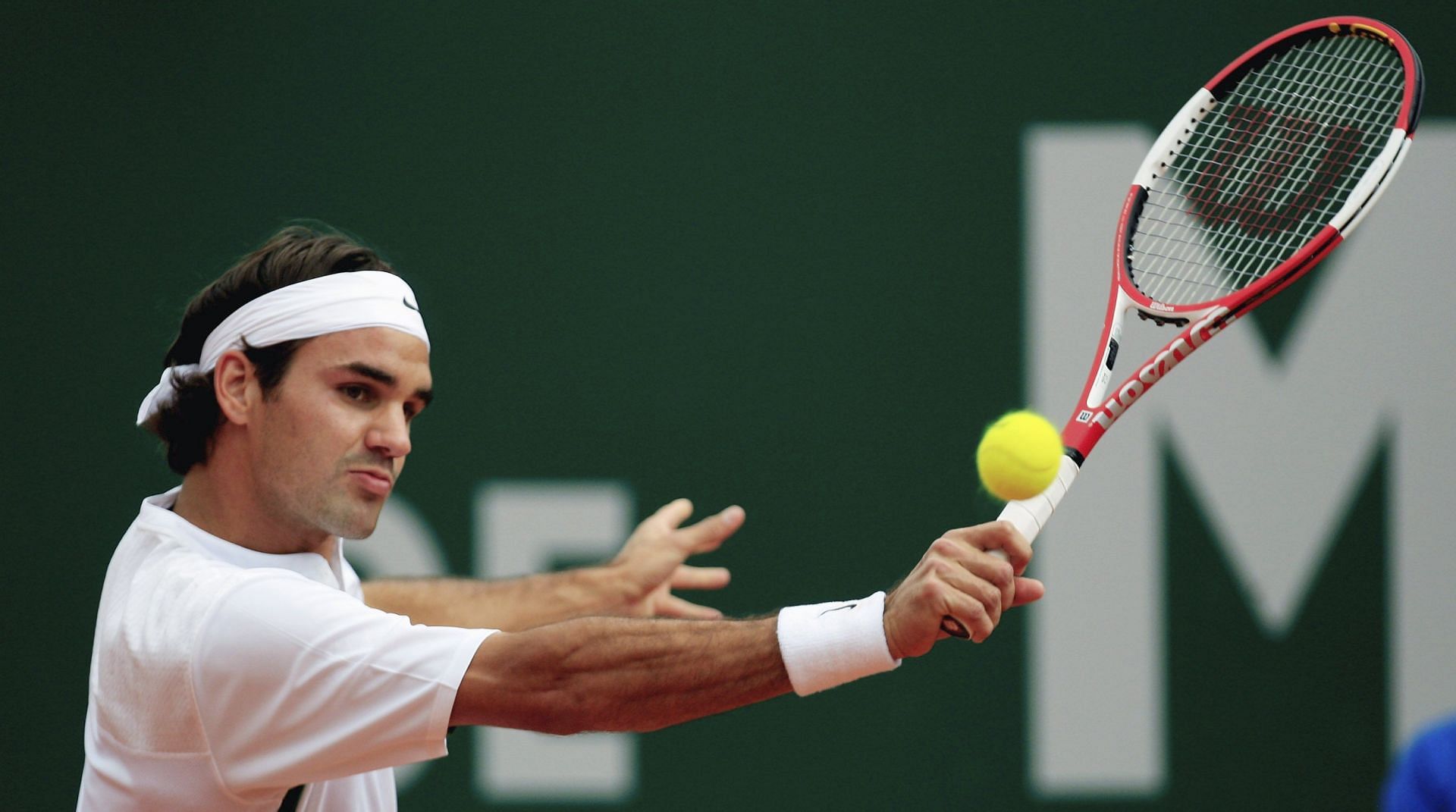 Federer at the 2006 Monte-Carlo Masters, where he beat Novak Djokovic