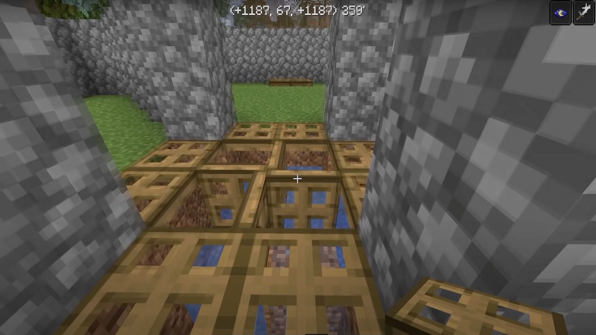 Players of Minecraft will want to add more trap doors to the middle (Image via Dusty Dude/YouTube)