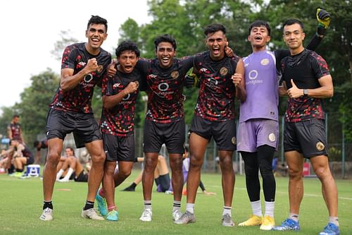 RoundGlass Punjab FC players during their training session ahead of the game. (Image Courtesy: Twitter/RGPunjabFC)