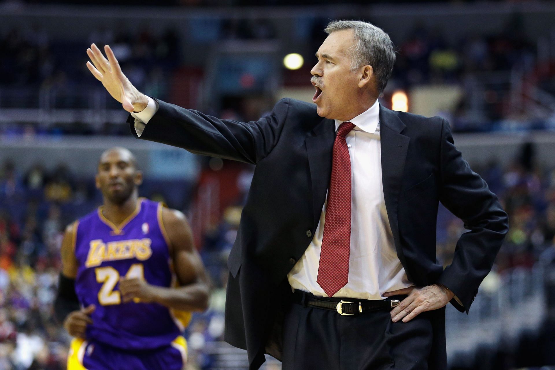 Mike D&rsquo;Antoni coaching the LA Lakers in 2012-13