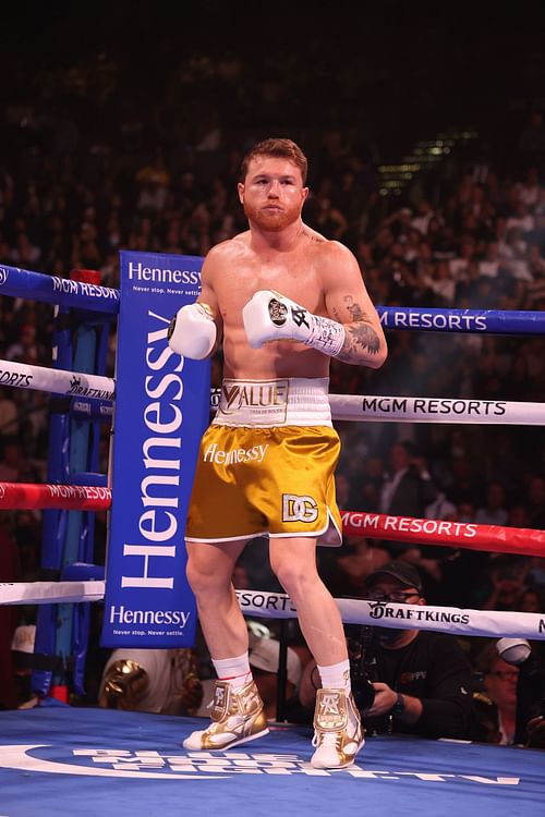 Canelo Alvarez in his fight against Caleb Plant