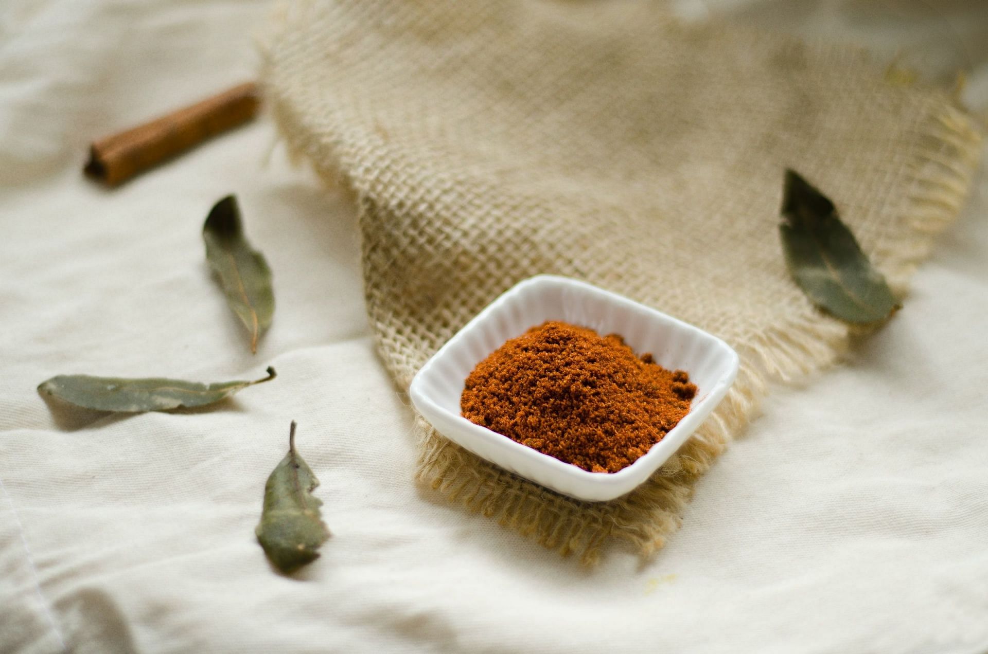 A tablespoon of cinnamon is good for overall health. (Photo by Lu&iacute;sa Schetinger on Unsplash)