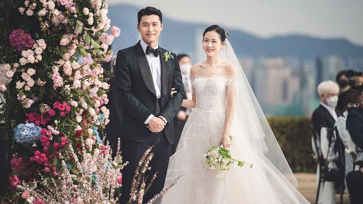 Son Ye Jin And Hyun Bin Share New Wedding Photos Spotted In Public First Time After Marriage 5838