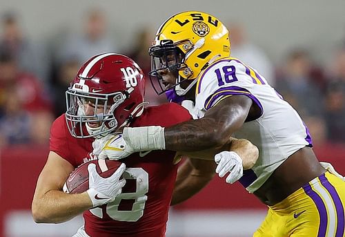 LSU linebacker Damone Clark (#18)