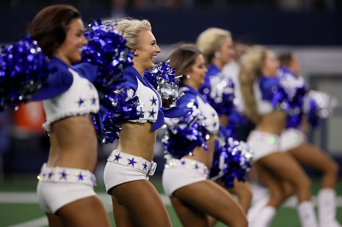 "The choreography was stupendous" - NFL fans react to Dallas Cowboys cheerleaders putting on a show at WWE's WrestleMania 38