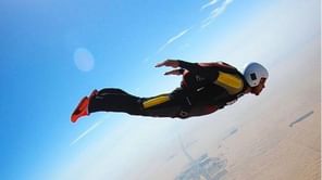 Mercedes' Lewis Hamilton goes skydiving before 2022 F1 Australian GP weekend