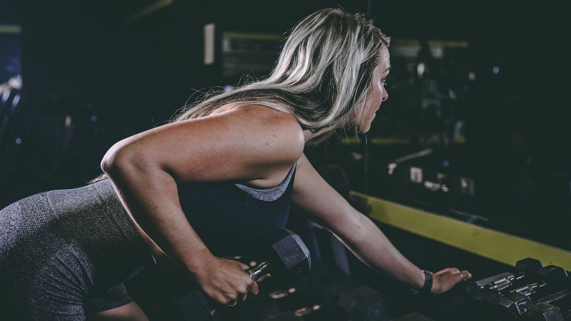 You should always maintain correct form while doing dumbbell bent-over rows (Image via Pexels/Jan Valle)