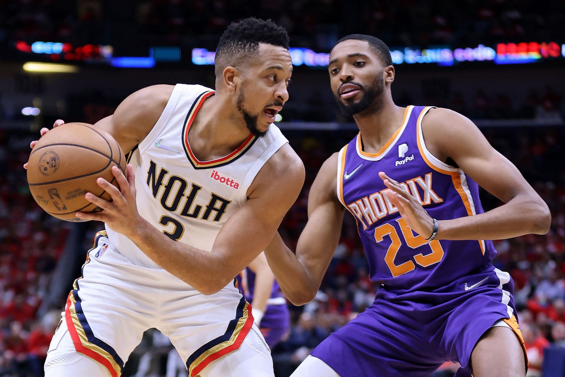 CJ McCollum of the New Orleans Pelicans against Mikal Bridges of the Phoenix Suns