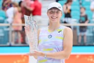 Iga Swiatek with the 2022 Miami Open trophy