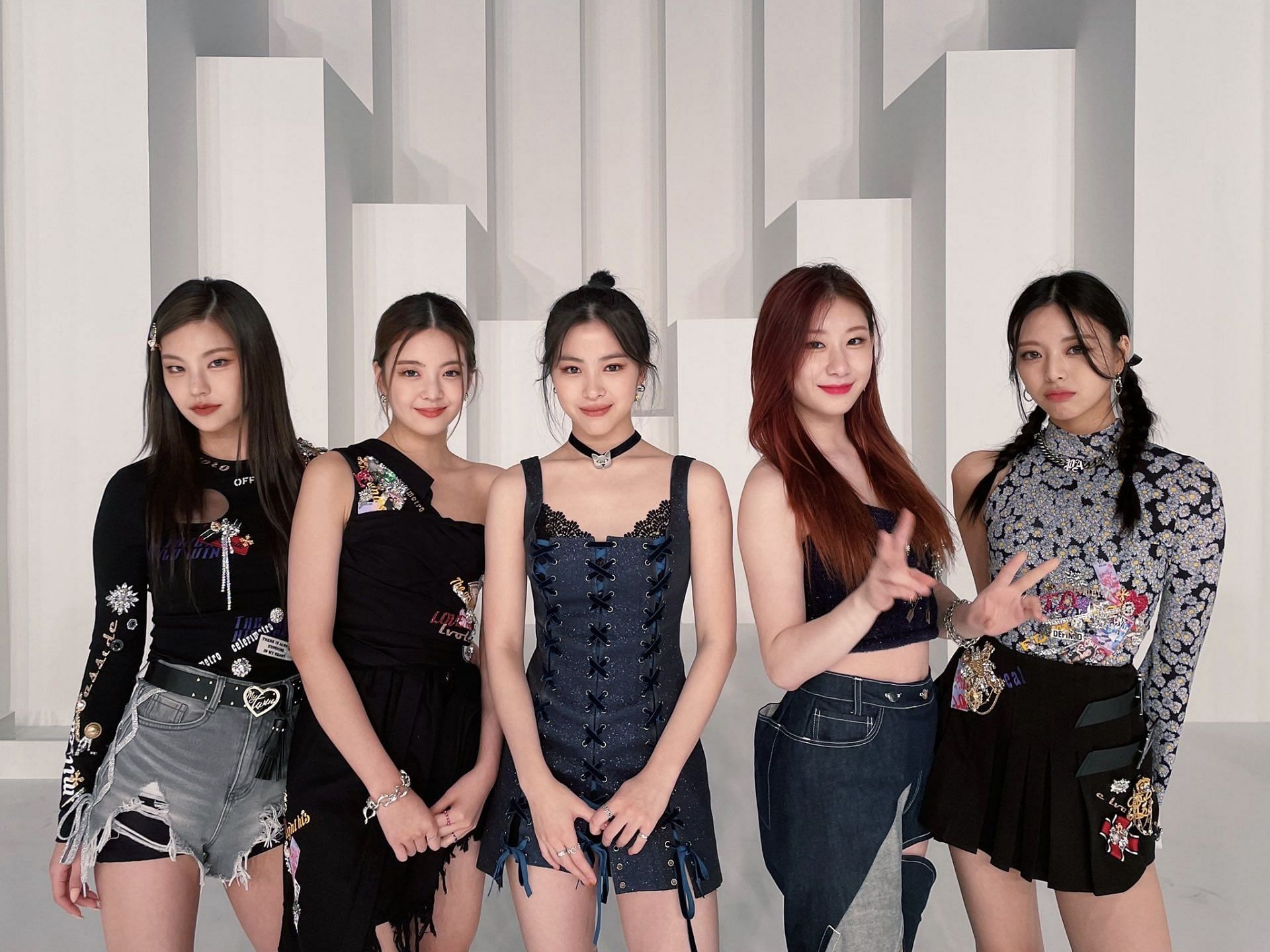 ITZY is a 5-member group from JYP Entertainment. (Image via @ITZYofficial/Twitter)